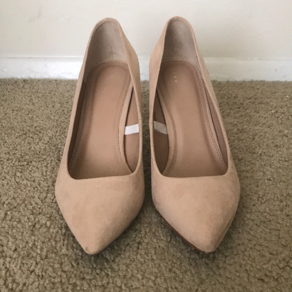 Who What Where nude suede pump